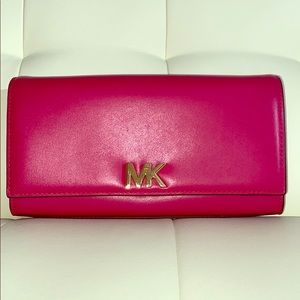 Michael Kors Wallet On Chain Hot Pink